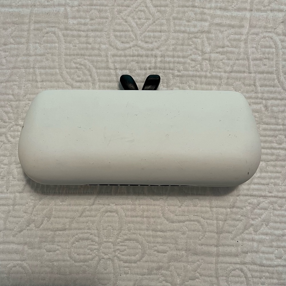 Elle White Glasses Case with Black Bow Clasp.